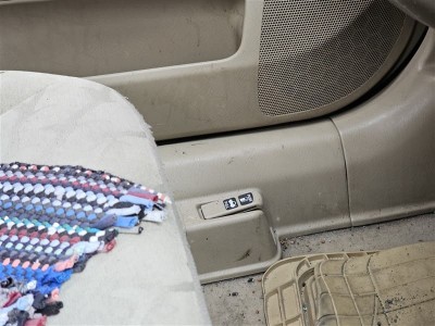 Honda Civic 2003 bagaj yakıt açma düğmesi