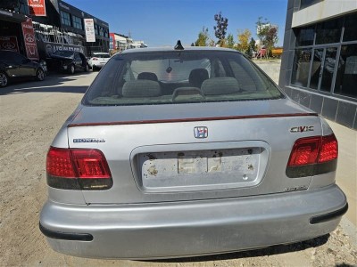 Honda Civic vtec arka bagaj kapağı gri