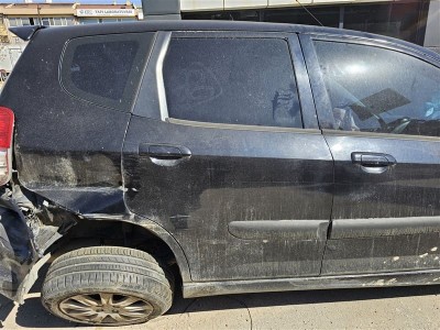 Honda Jazz çıkma sağ arka kapı siyah